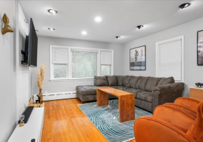 Chic, Modern & Cozy, Walk to Train,Free Parking NYC